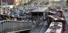 Paro de transporte urbano y caos: la culpa es de la vaca, de Petro, del clima
